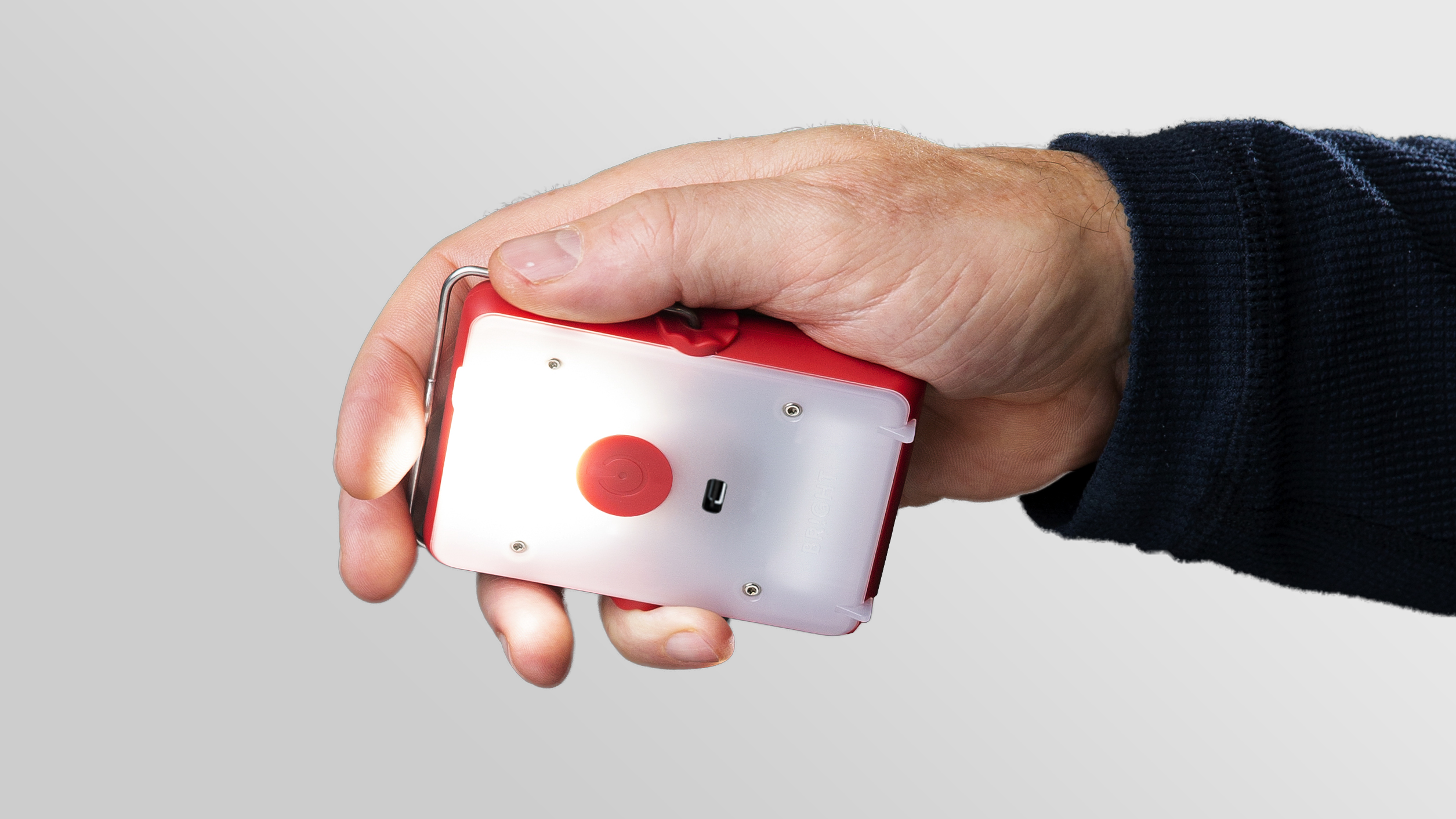 Weighing just 89 grams, about the size of a medium-sized apple, Start+ is easy to carry, handle, and operate thanks to its intuitive, rubberized frame.