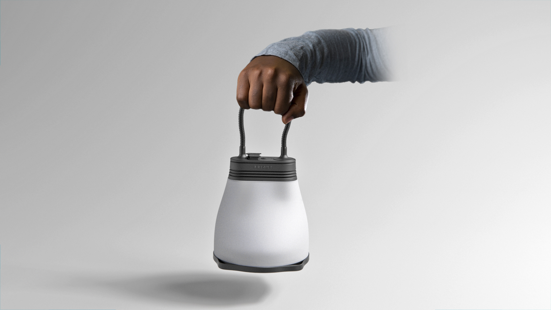 The flexible light and battery unit, also known as gooseneck, doubles as an ergonomic handle when attached to the lampshade, making it easy to carry and position.