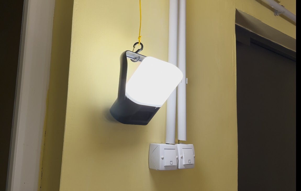 Sol’s swivel handle includes a smart indentation, allowing for easy hanging or mounting on nails or hooks, making it ideal for indoor lighting.